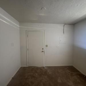6440 Ardilla #5 - *Studio*