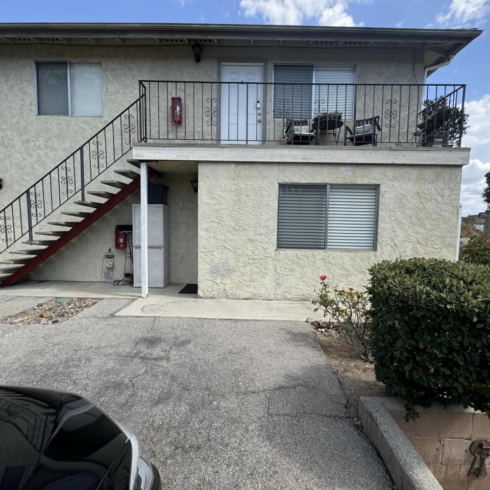 6305 Marchant #F - Great Apartment with Indoor laundry hookups!