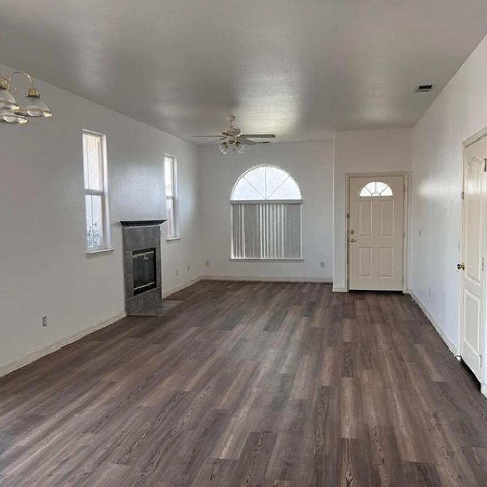 932 Calle Cynthia 
