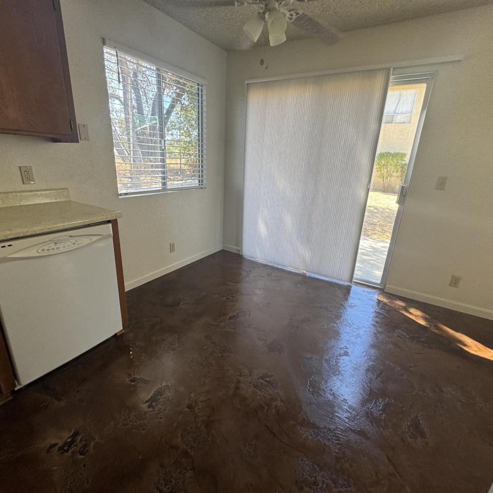 6305 Marchant #F - Great Apartment with Indoor laundry hookups!