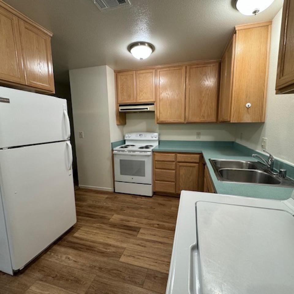 5525 Capistrano - 1 Bedroom Single Level Condo